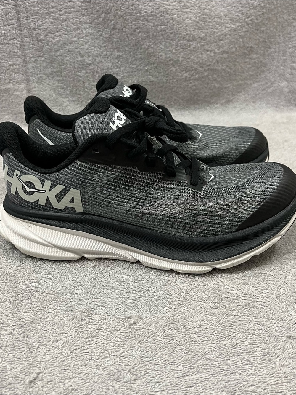 Hoka One One Youth 4.5 MD Clifton 9 Big Kids 1131170 Bwht Running Black Womens 6